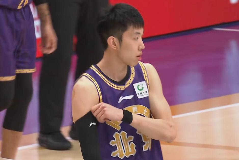 广厦男篮23分大胜北控,全场火力碾压,胡金秋22+7廖三宁9中3!